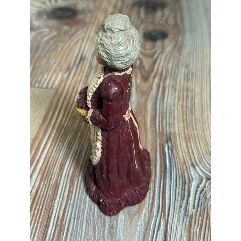Vintage Mrs. Claus Figure 5